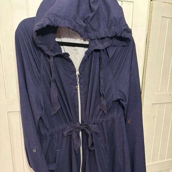 Lululemon jacket - Picture 1 of 3
